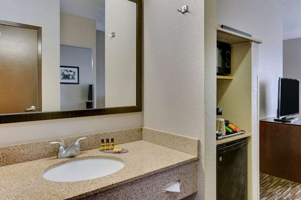 Images Best Western Plus University Inn & Suites