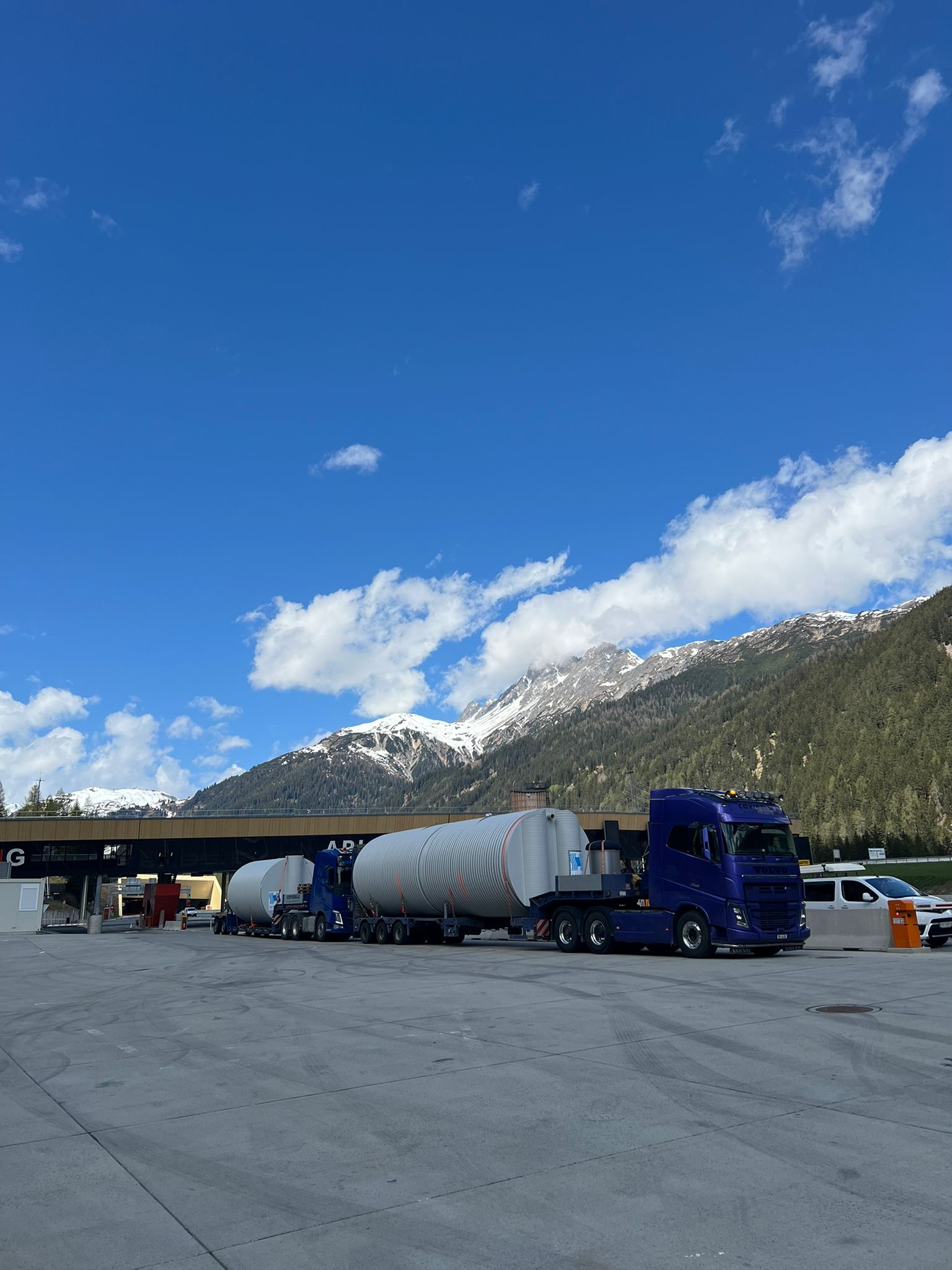 Bilder V & F Cavigelli Transporte AG