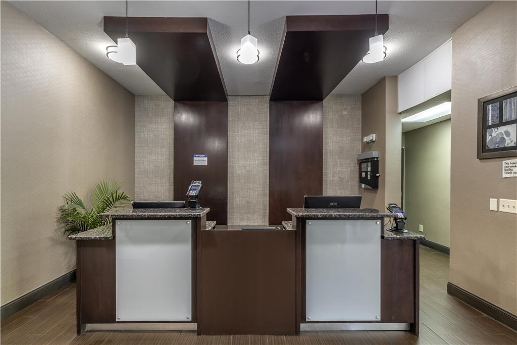 BW Plus Lees Summit Lobby