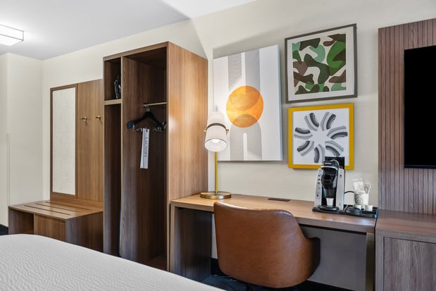 Images Holiday Inn Niagara Falls State Park Entry by IHG