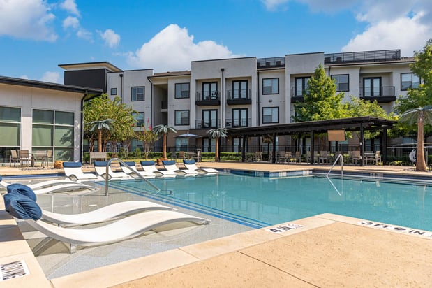 Images The Landing at Centreport Apartments