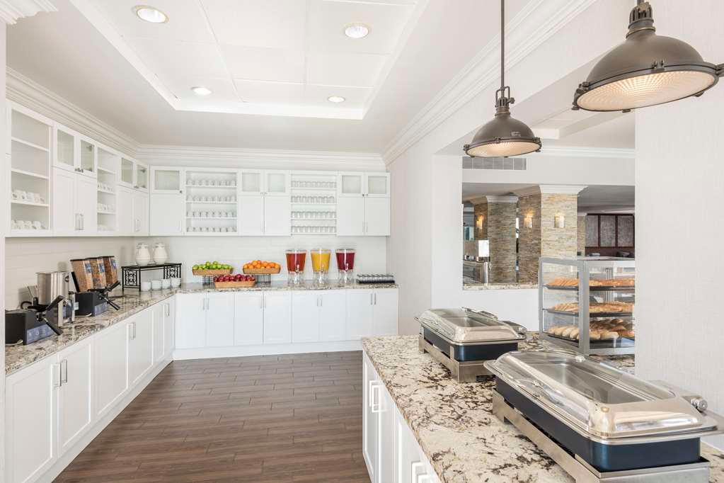 Breakfast Area Homewood Suites by Hilton Miami-Airport/Blue Lagoon Miami (305)261-3335