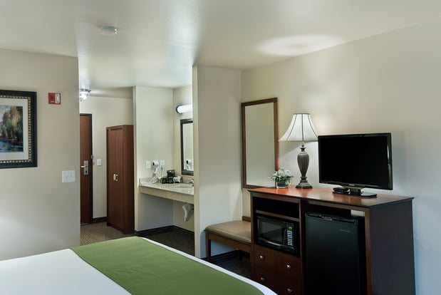 Images Oxford Suites Yakima