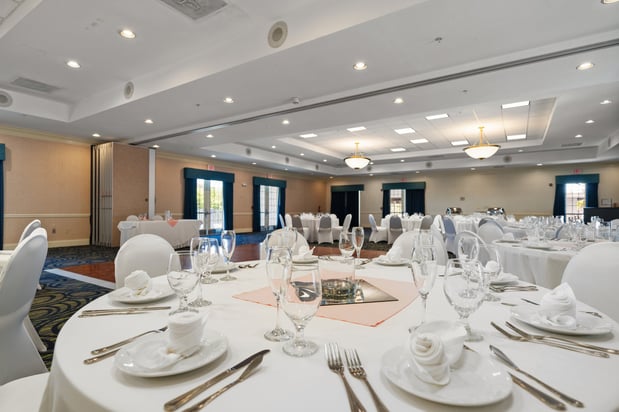 Images Holiday Inn & Suites Clearwater Beach S-Harbourside by IHG