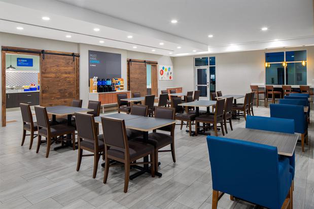 Images Holiday Inn Express & Suites Lubbock Central - Univ Area by IHG