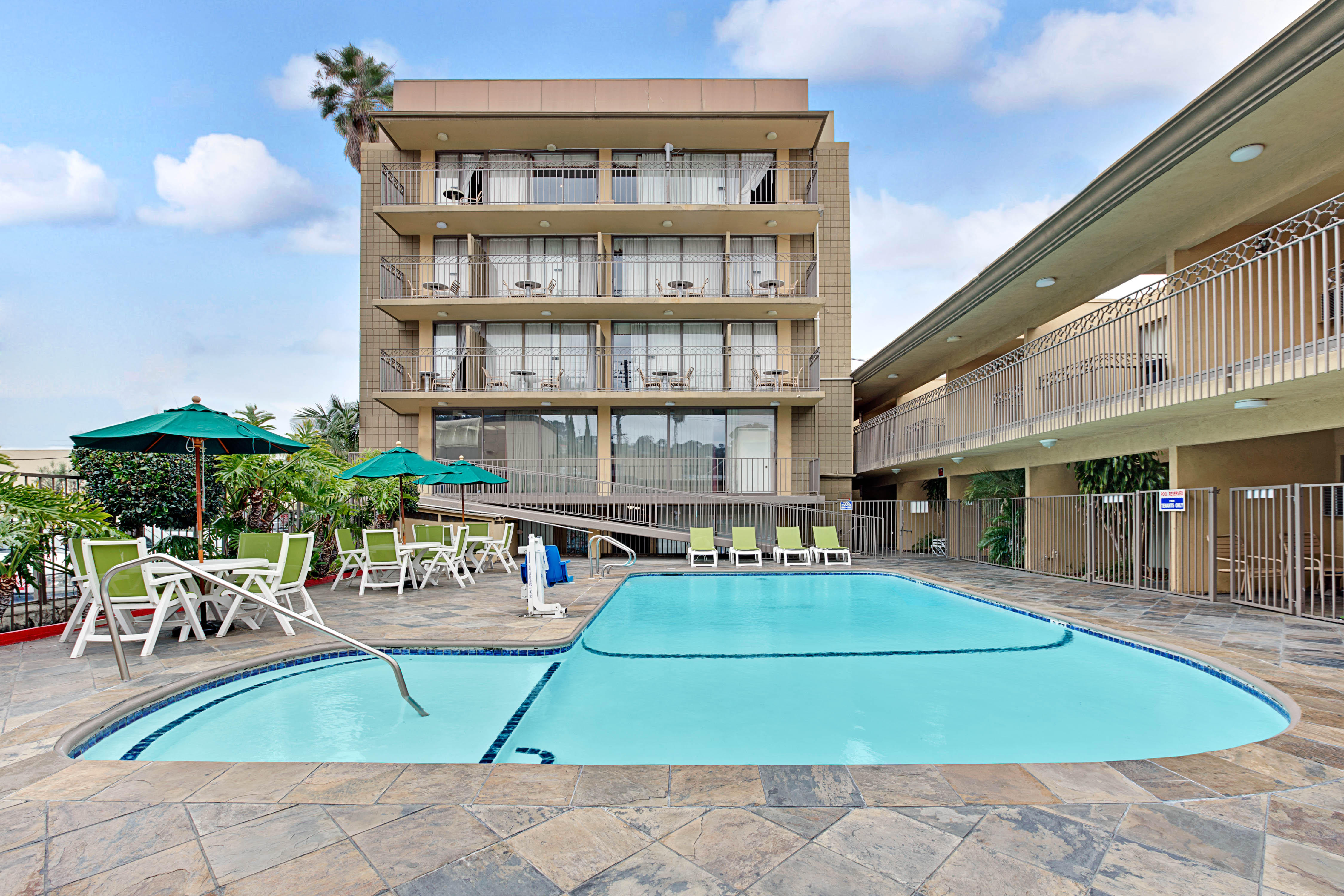 Torrance Inn & Suites Photo