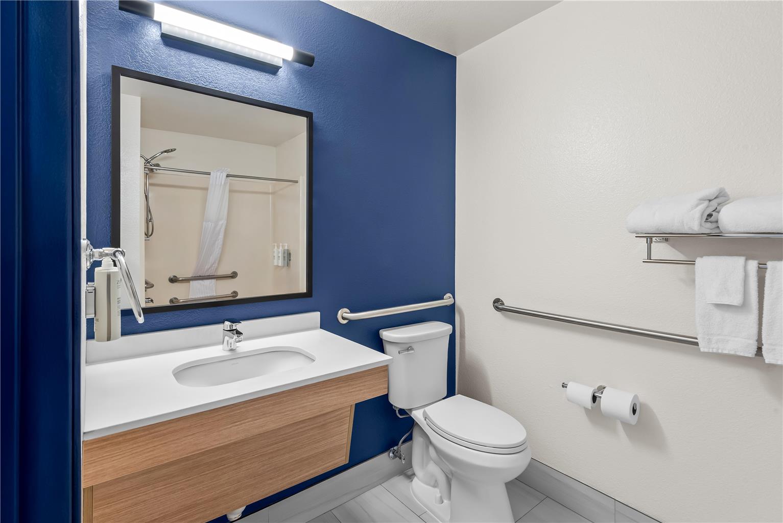 Guest room bath 