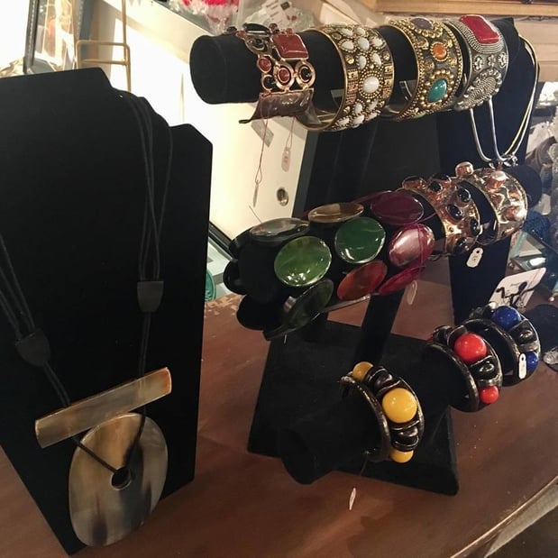 Images Mélange Fine Furniture Consignment