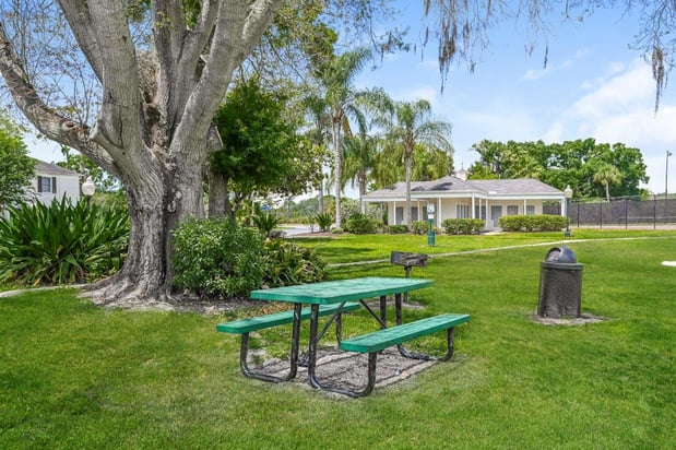 Images Park at Lake Magdalene Apartments & Townhomes
