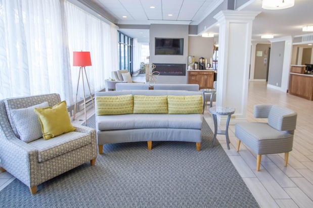 Images Holiday Inn Blmgtn Arpt South - Mall Area by IHG