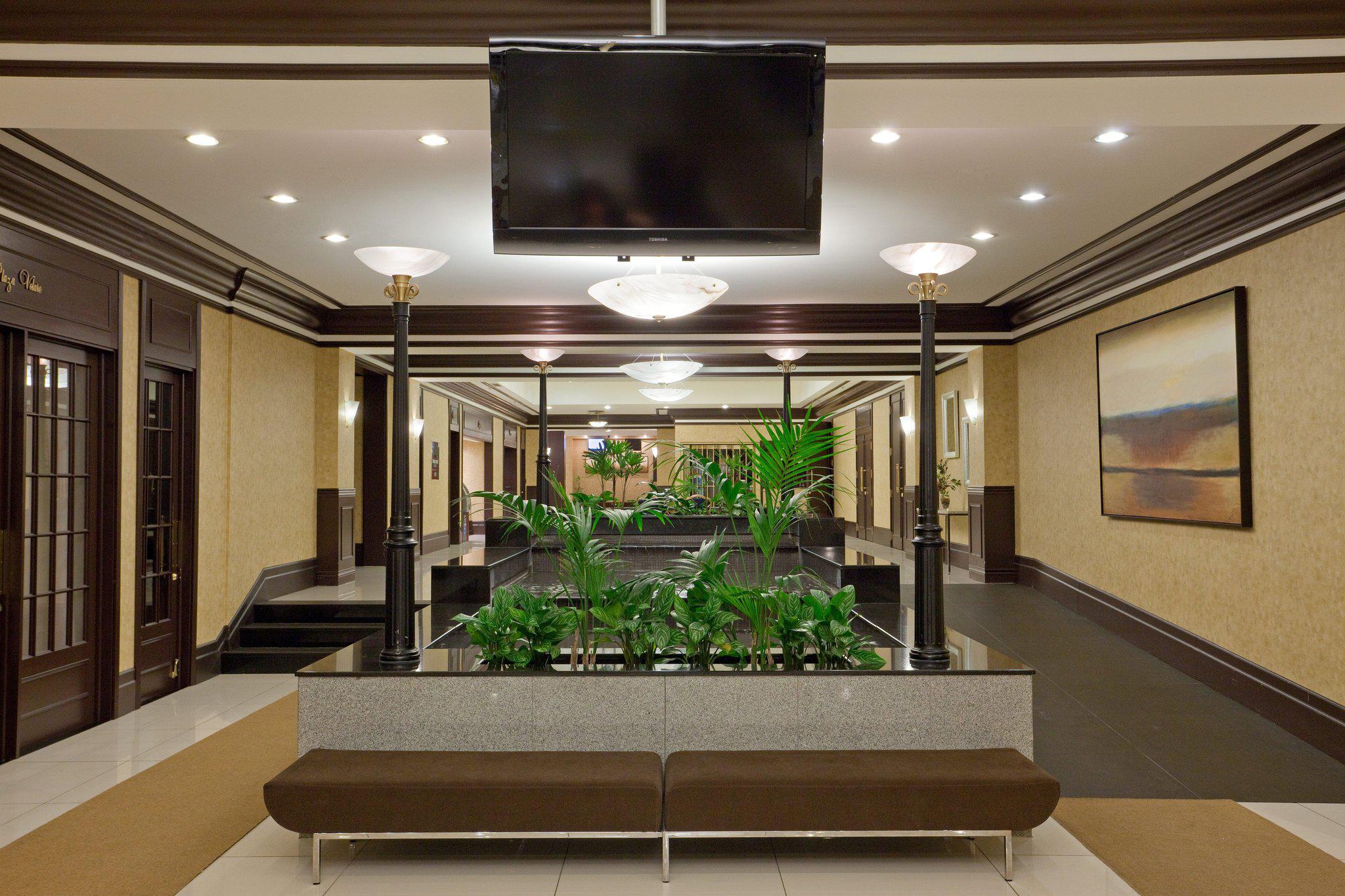 Images Crowne Plaza Montreal Airport, an IHG Hotel