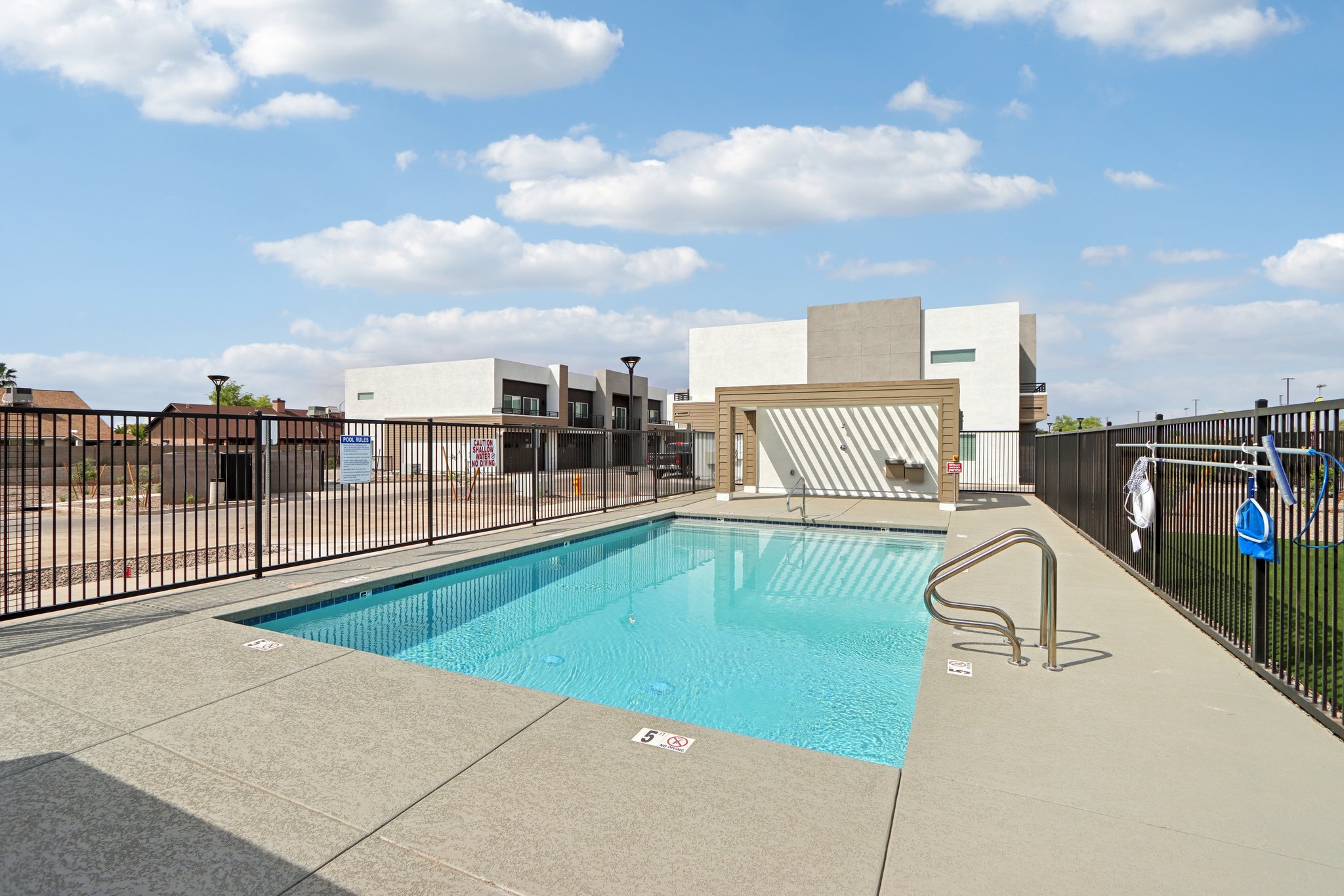 Gated rental communities with private patios Mesa