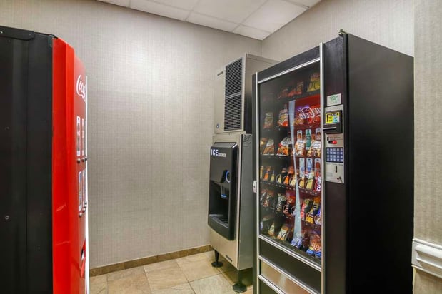 Images Best Western Plus Brunswick Inn & Suites