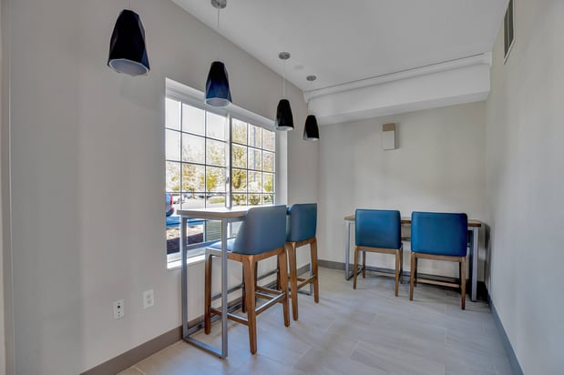 Images Holiday Inn Express & Suites Portland-Jantzen Beach by IHG