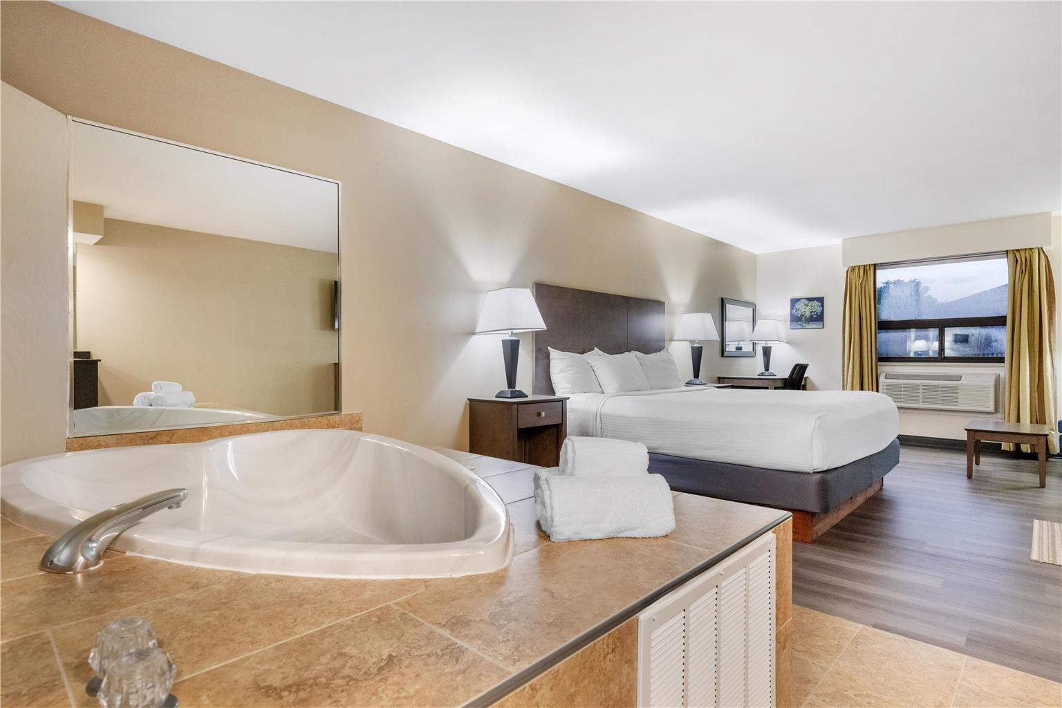 King Suite - Heart-Shaped Jetted Tub
