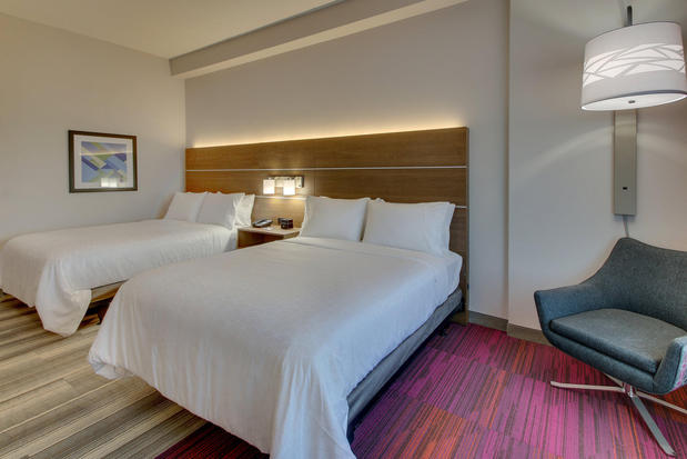 Images Holiday Inn Express & Suites Nashville Metrocenter Downtown by IHG