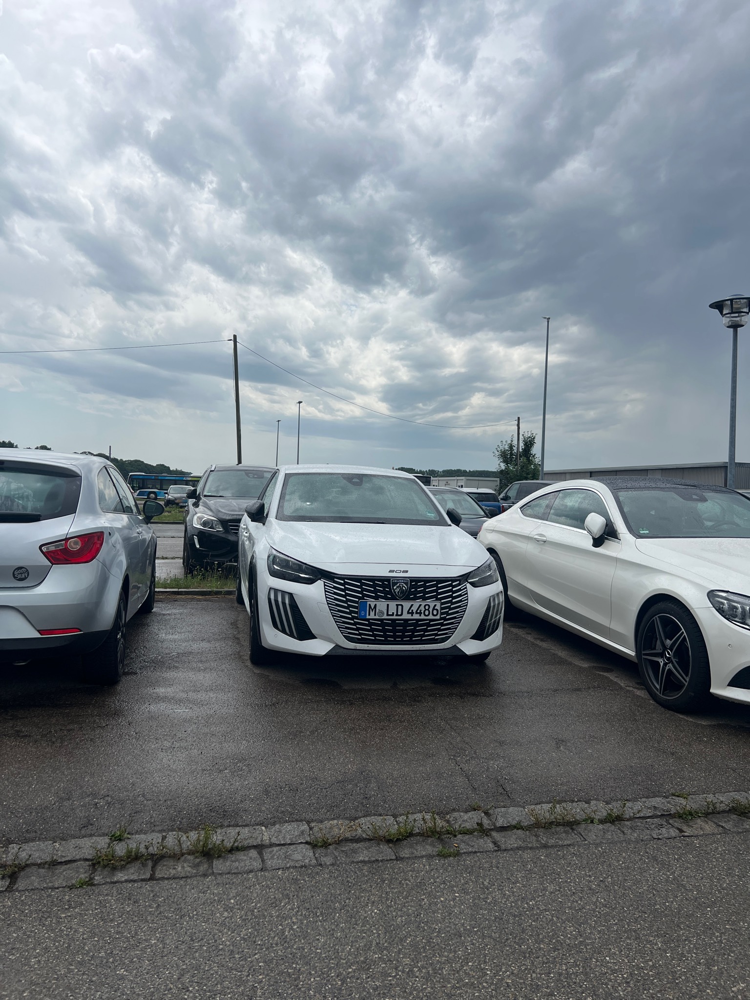 SIXT Autovermietung  - Meet & Greet - Augsburg Flughafen, Flughafenstr. 6 in Augsburg