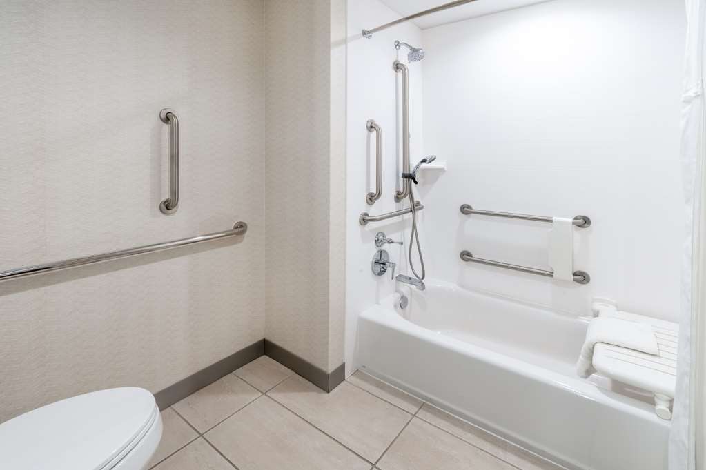 Guest room bath