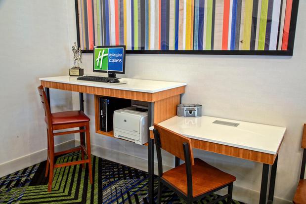 Images Holiday Inn Express & Suites Clarksville, an IHG Hotel