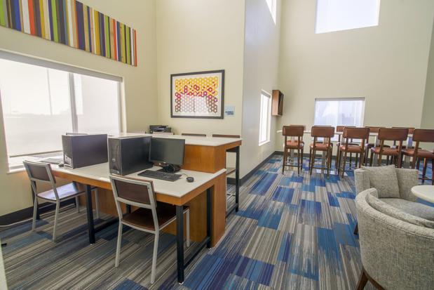 Images Holiday Inn Express & Suites Raymondville, an IHG Hotel