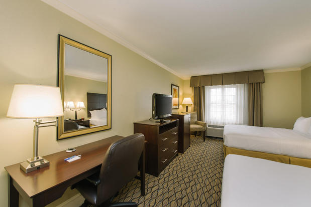 Images Holiday Inn Express & Suites Merrimack, an IHG Hotel