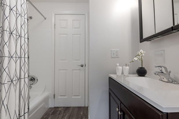 Images Creek Hill Apartment Homes
