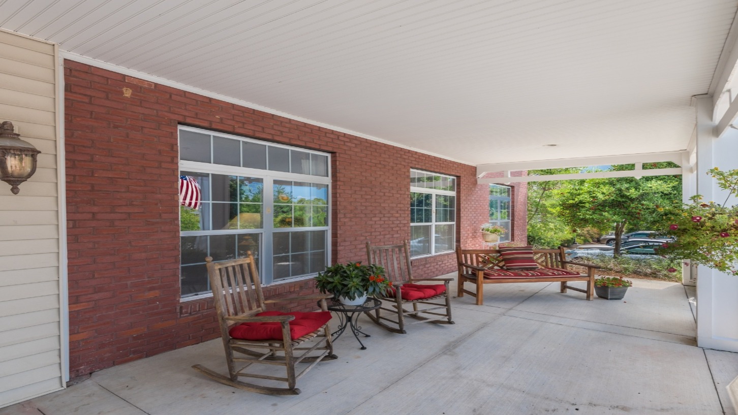 Park Place of Fountain City offers plentiful outdoor space to enjoy some social time.