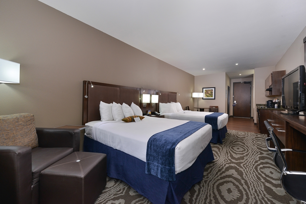 Suite Two Queen Beds Guest Room Best Western Plus Williston Hotel & Suites Williston (701)572-8800
