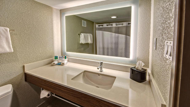 Images Holiday Inn Express Louisville Airport Expo Center by IHG