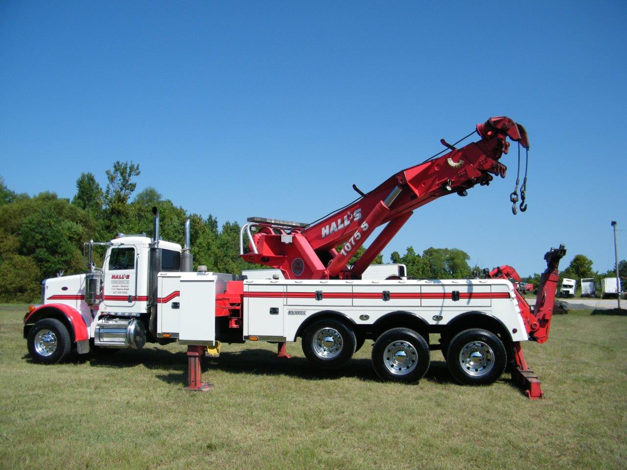 Hall’s Towing Service is a full service 24/7 towing company in Jackson, MS committed to providing the most comprehensive services for all your towing and recovery needs. Its starts with an experienced and friendly staff of customer representative.

Because many of our service calls occur during the most stressful situation, our team can quickly dispatch a vehicle to arrive at the scene. They can also take the time to address any of your questions or concerns about our towing and recovery services.

The team at Hall’s Towing Service understands that time is of the essence. Each job is handled with high priority to ensure our customers can get back on the road or can be directed to the nearest vehicle repair facility.

We Tow Any Vehicle - Anywhere

Nobody likes to hear the word “no”. Here at Hall’s Towing Service, our team goes the extra mile to meet all of your towing needs. Whether it’s heavy-duty towing in Jackson or long distance towing, there are no limits on our towing and recovery services.

We take pride in our attention to detail. This means moving vehicles as quickly and safely as possible. We have a complete fleet of trucks capable of moving vehicles regardless of size. When it comes time for an emergency job, you only want a towing service with a proven track record of looking out for the best interest of each customer. Turn to our team for the best 24/7 towing and recovery in Mississippi, call Hall’s Towing Service today.

24/7 Emergency Dispatch: (601) 939-3932

To provide the best quality of towing and recovery service in Jackson, it takes a team of dedicated professionals from the management team to customer service along with our skilled drivers and technicians. Our staff is qualified to do any job you might need! Contact us to find out what Hall's can offer you.

What really separates Hall’s Towing Service from the competition is our wide variety of towing services.

Our team can provide the following services:

•	24/7 towing and recovery
•	Long distance towing
•	Light, medium and heavy-duty towing
•	Recovery services
•	Ability to haul heavy equipment from dozers to cranes

 For Towing with no Limits, Call or Click hallstowing.com Today! (601) 939-3932