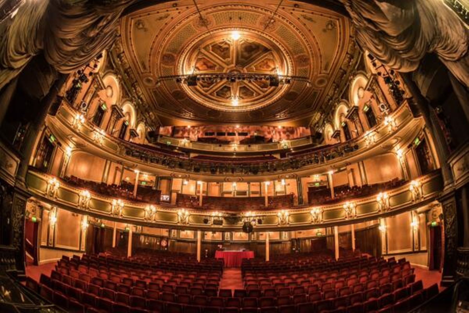 ロイヤルスタッフ