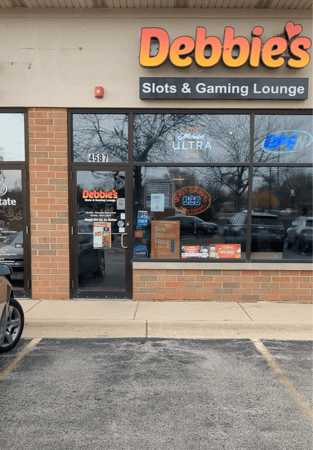 Images CoinFlip Bitcoin ATM - Debbie's Slots Lounge - Oswego (Oswego)