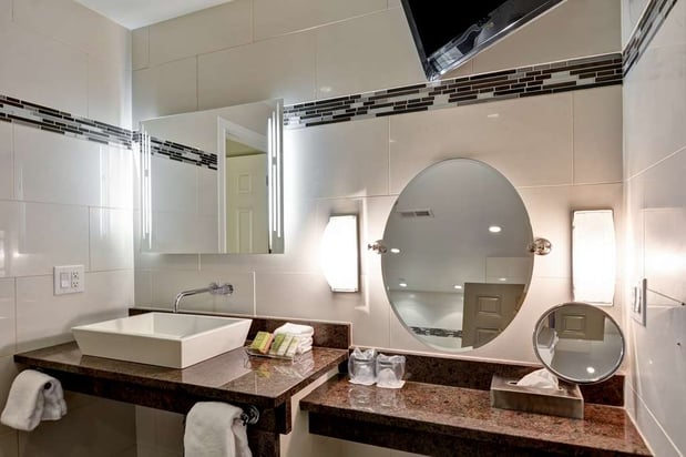 Images The Cincinnatian Hotel, Curio Collection by Hilton