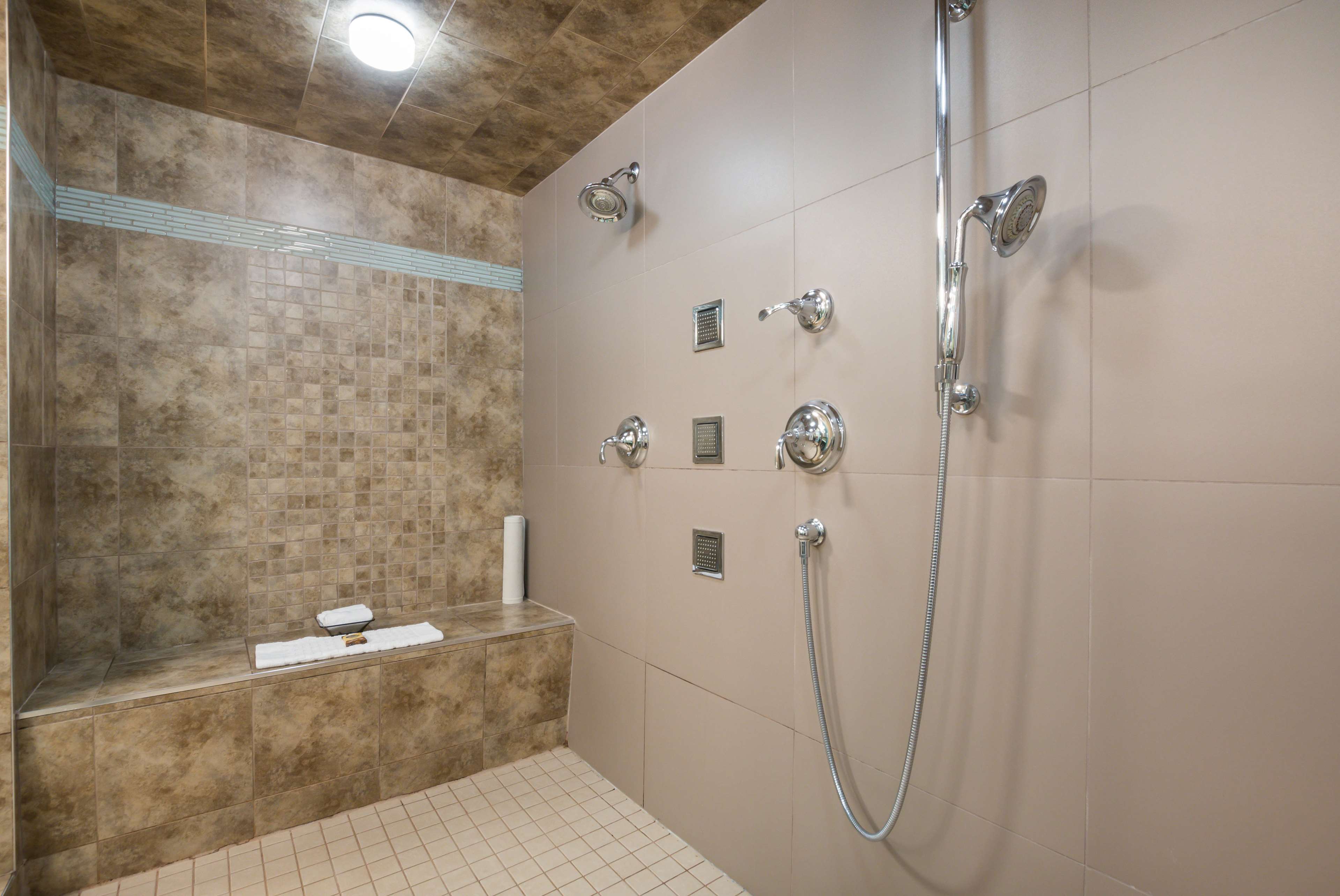 Suite Bathroom Best Western Plus Norwester Hotel & Conference Centre Thunder Bay (807)473-9123