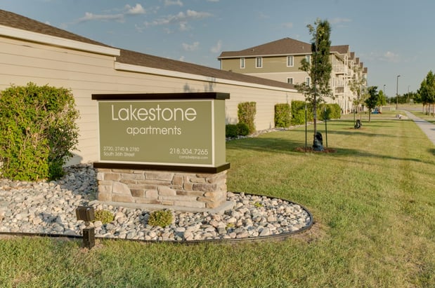 Images Lakestone Apartments