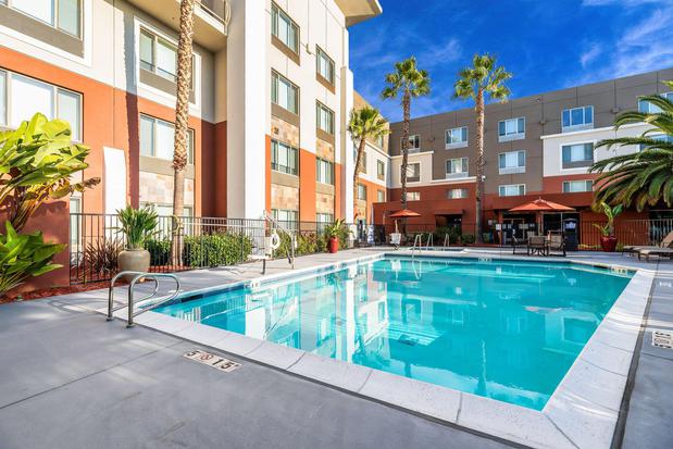 Images Holiday Inn Express & Suites Fremont - Milpitas Central by IHG