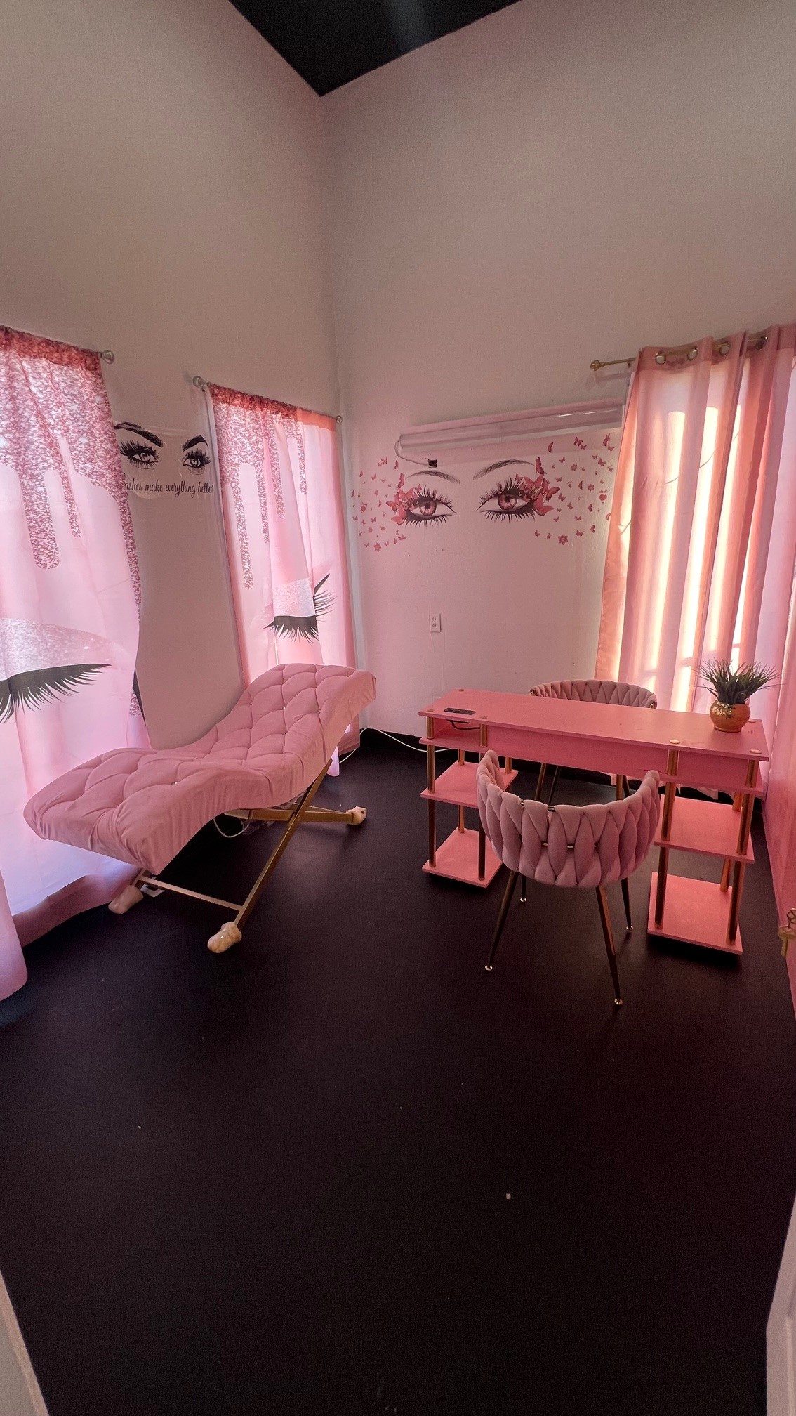 Bella Suite - Studio space rentals for manicurists
