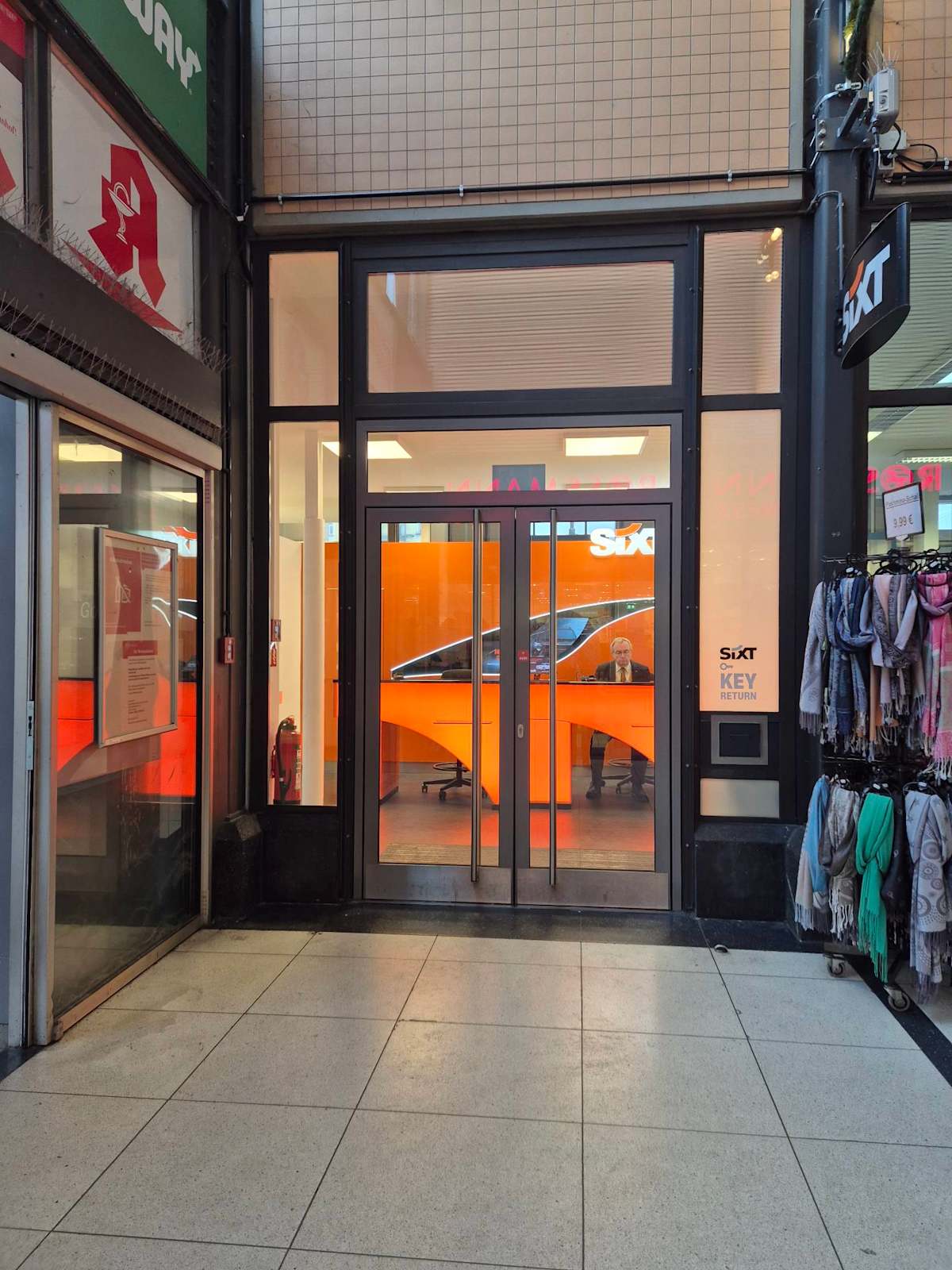 SIXT Autovermietung Kassel-Wilhelmshoehe Bahnhof, Willy-Brandt-Platz 1 in Kassel
