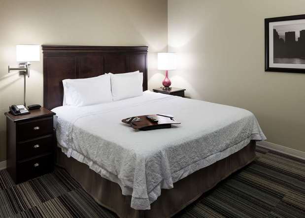 Images Hampton Inn & Suites Omaha-Downtown