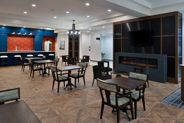 Images Hampton Inn & Suites Greensboro Downtown