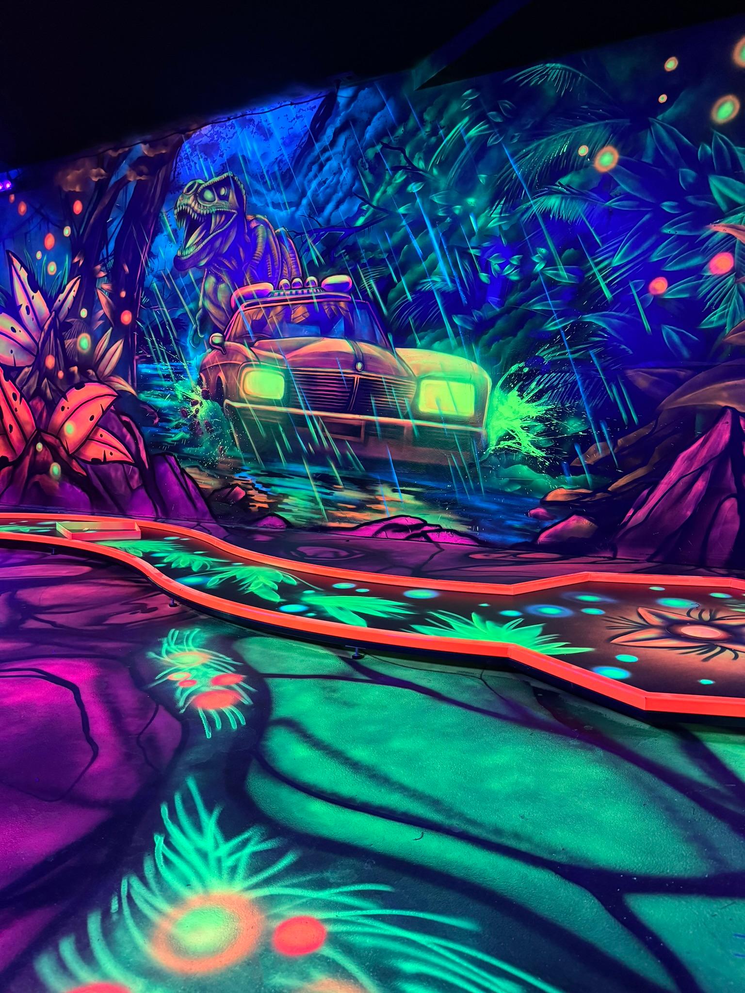 GlowZone 4D Schwarzlicht Minigolf Essen - West Borbeck, Wüstenhöferstraße 234 in Essen