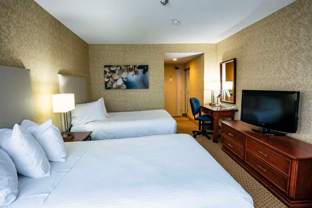 Best Western Voyageur Place Hotel in Newmarket: Double Queen Room with 2 Queen Beds (hotel section)