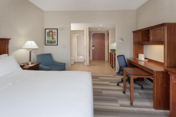 Images Holiday Inn Express Building 107