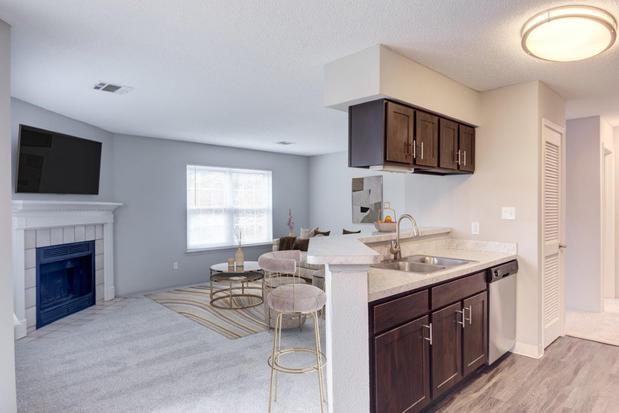Images The Lakes of Schaumburg Apartment Homes