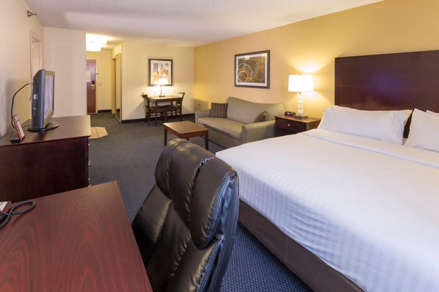 Images Holiday Inn Express & Suites St. Joseph Lakefront by IHG