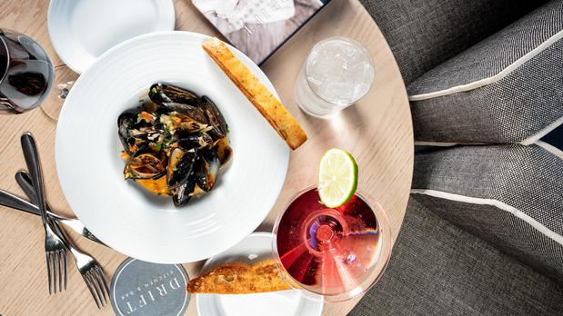 Images Drift Kitchen & Bar - Lido Beach Resort
