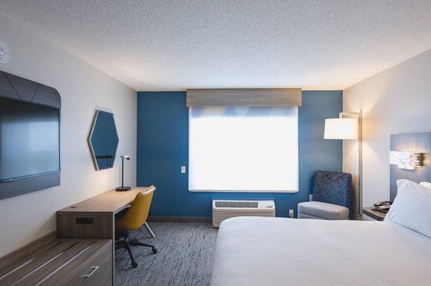 Images Holiday Inn Express & Suites Marquette by IHG