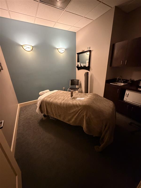 Hand & Stone Massage and Facial Spa