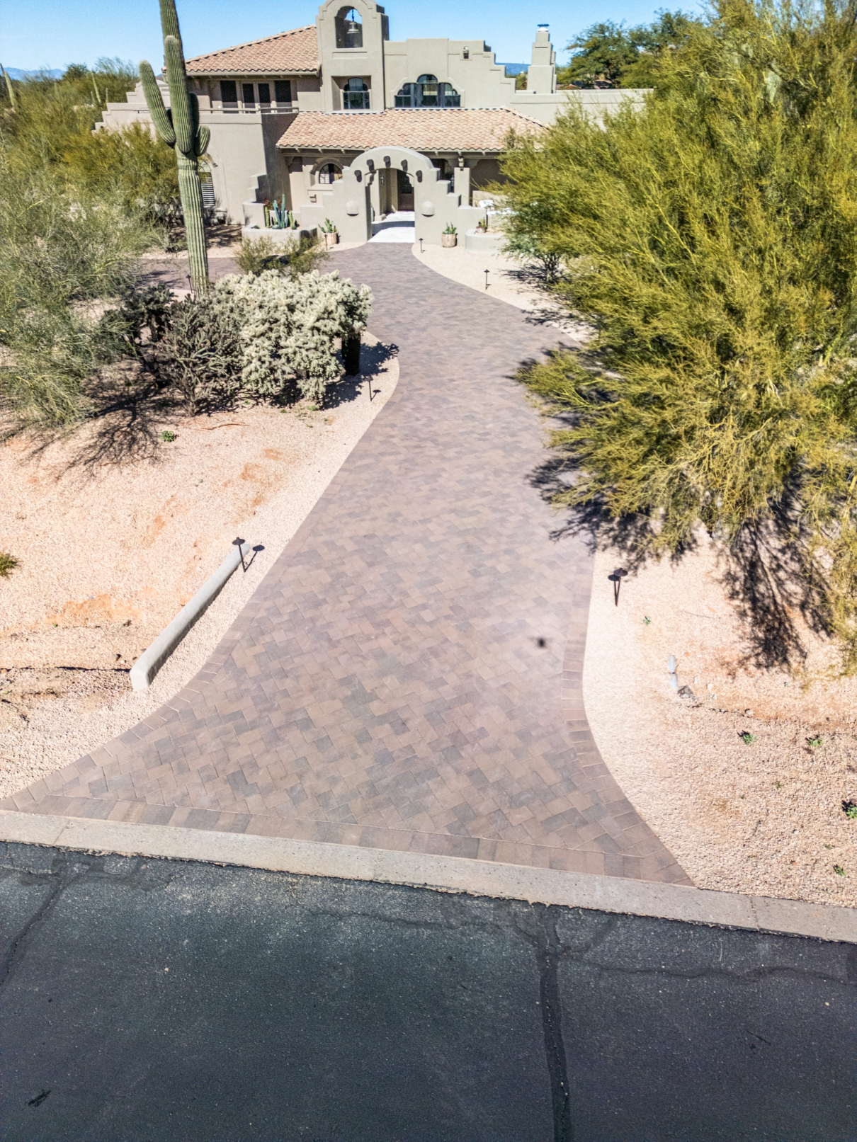 Mountainscape South Landscaping is a Scottsdale-based team of expert landscapers offering full-service landscaping and hardscaping. We specialize in paving stone patios, retaining walls, turf installation, and artificial turf maintenance, delivering outdoor spaces that are both functional and aesthetically refined.