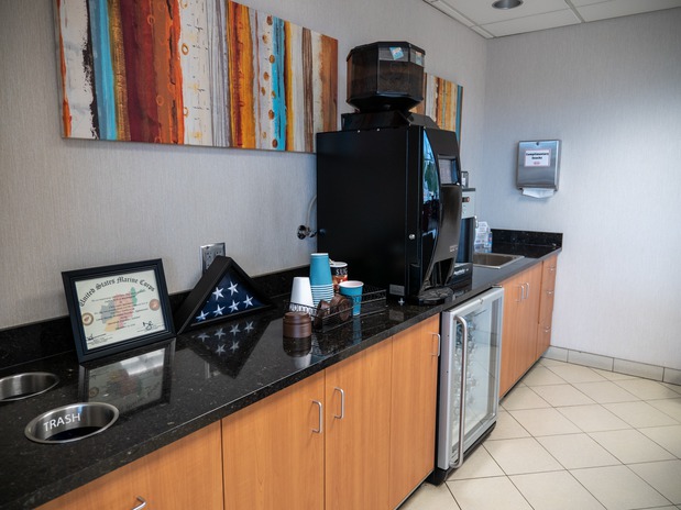 Images Luther Kia of Bloomington